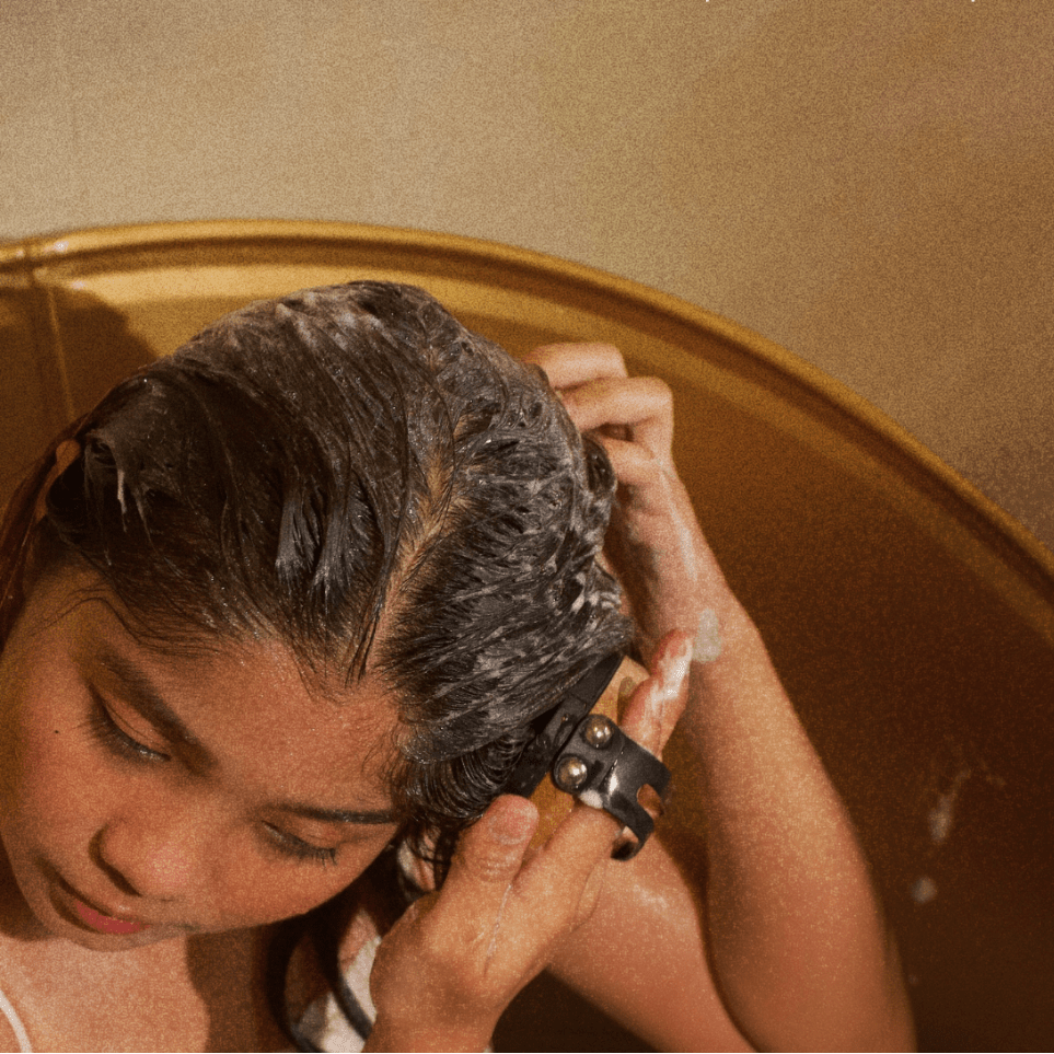 OILY SCALP: Causes, Signs, and the Best Routine to Balance It Quick Answer - Katharē Hair Care