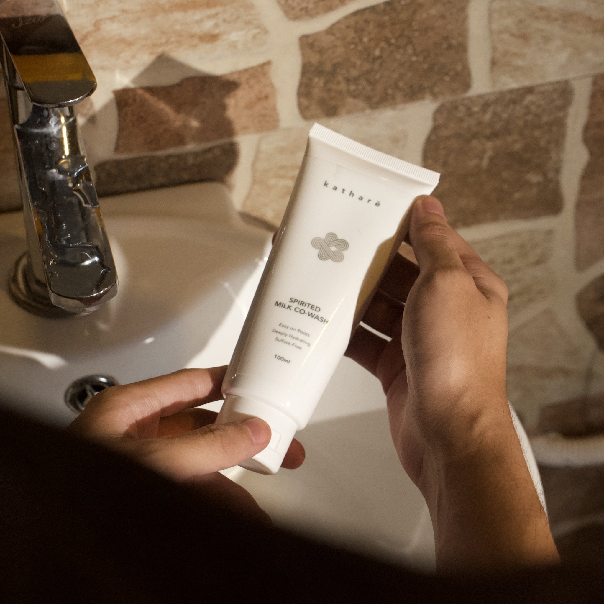 Spirited Co - Wash | 2 - in - 1 Shampoo & Gentle Scalp Cleanser for Hydrated, Frizz - Free Hair - Katharē Hair Care